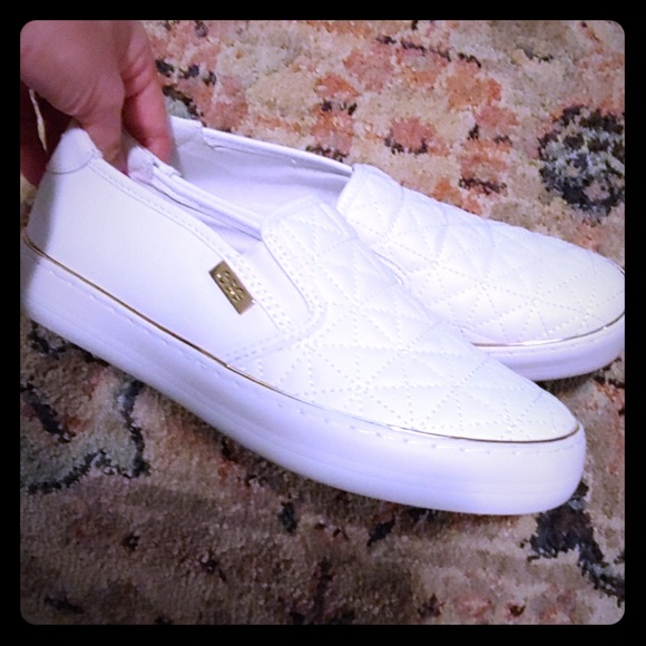 guess white slip on shoes